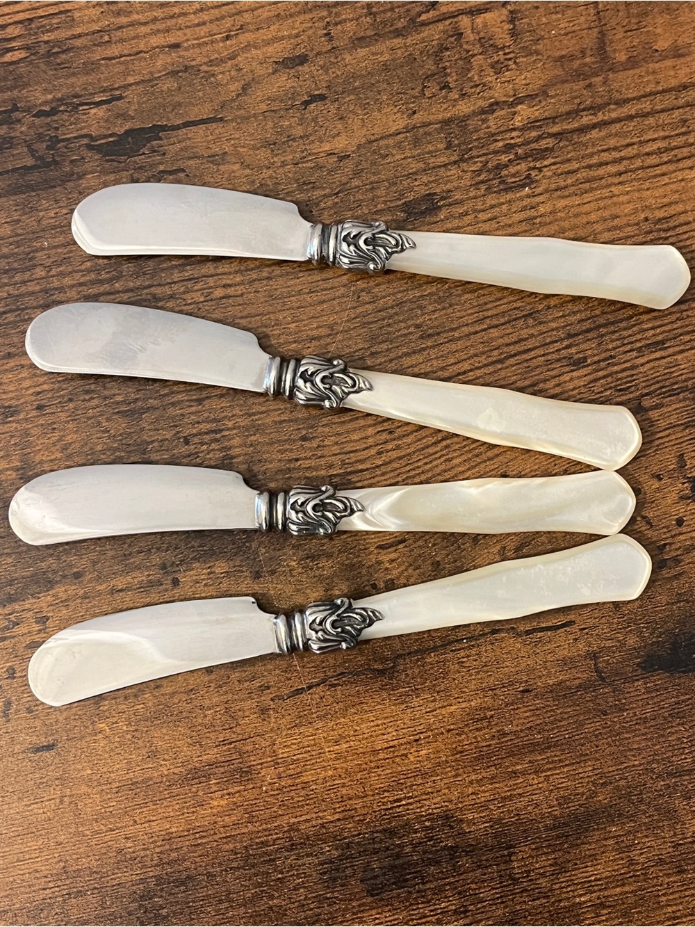 Mother of Pearl Butter Knives with Silver-Tone Italy - Set of 4